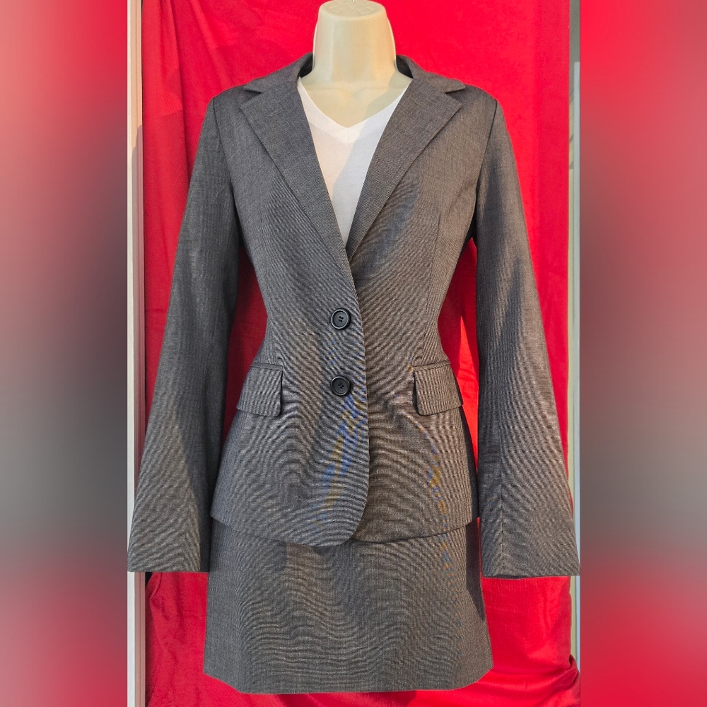 Women's Gray Blazer and Mini Skirt Set from Clara Vitti.